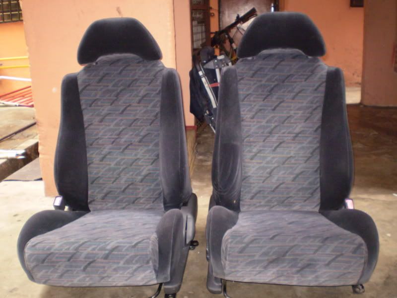 AE100WagonSeat.jpg