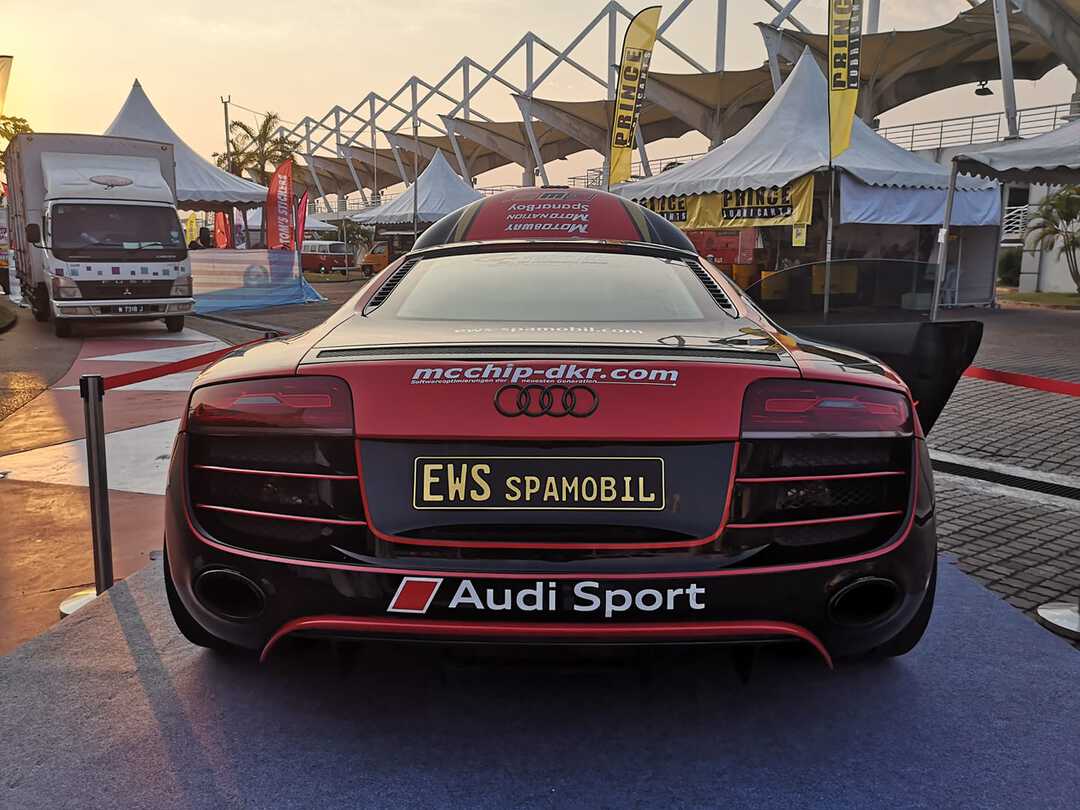 audi r8.jpg