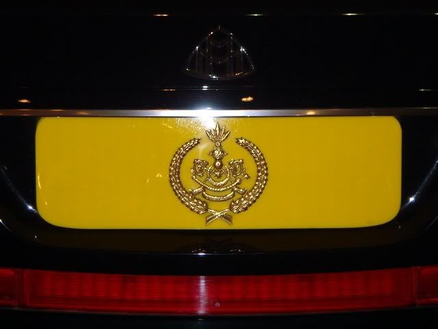 emblem-Maybach62-closeup.jpg