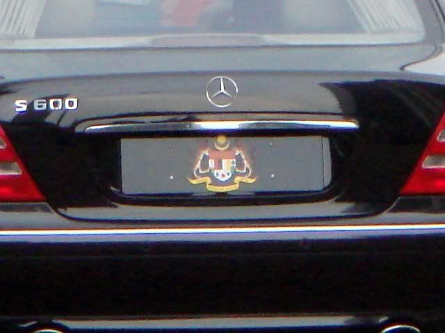 emblem-MercedesS600-closeup.jpg