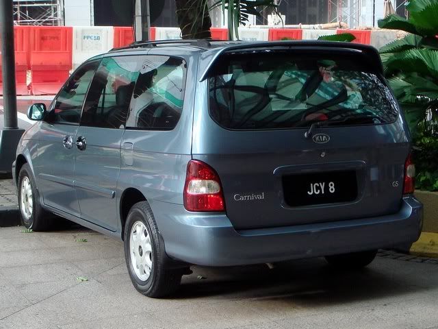 JCY8-KiaCarnival.jpg