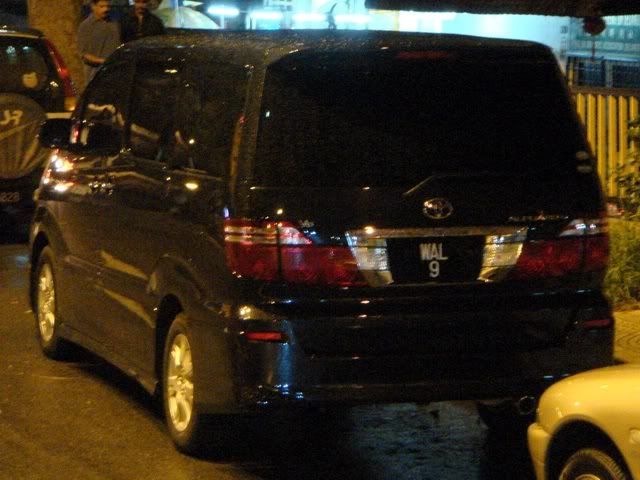 WAL9-ToyotaAlphard.jpg