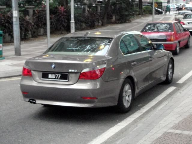 WAU77-BMW520i.jpg