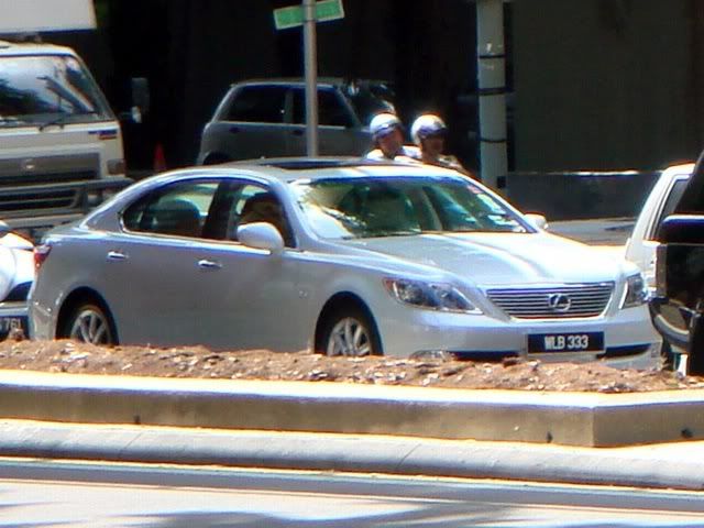 WLB333-LexusLS.jpg